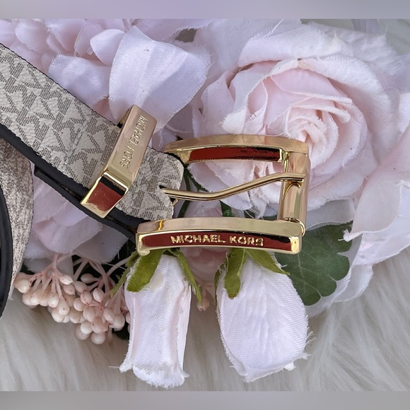 Michael Kors Women's Vanilla Faux Leather Belt - Picture 9 of 16